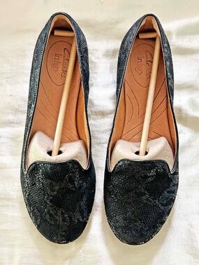 LOAFERS, SUEDE, BLACK, LADIES SZ 8.5B, WITH SUBTLE SILVERY SHIMMER, RUBBER SOLES